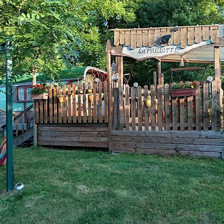 אוהל מפואר La Tiote Roulotte Marquigny